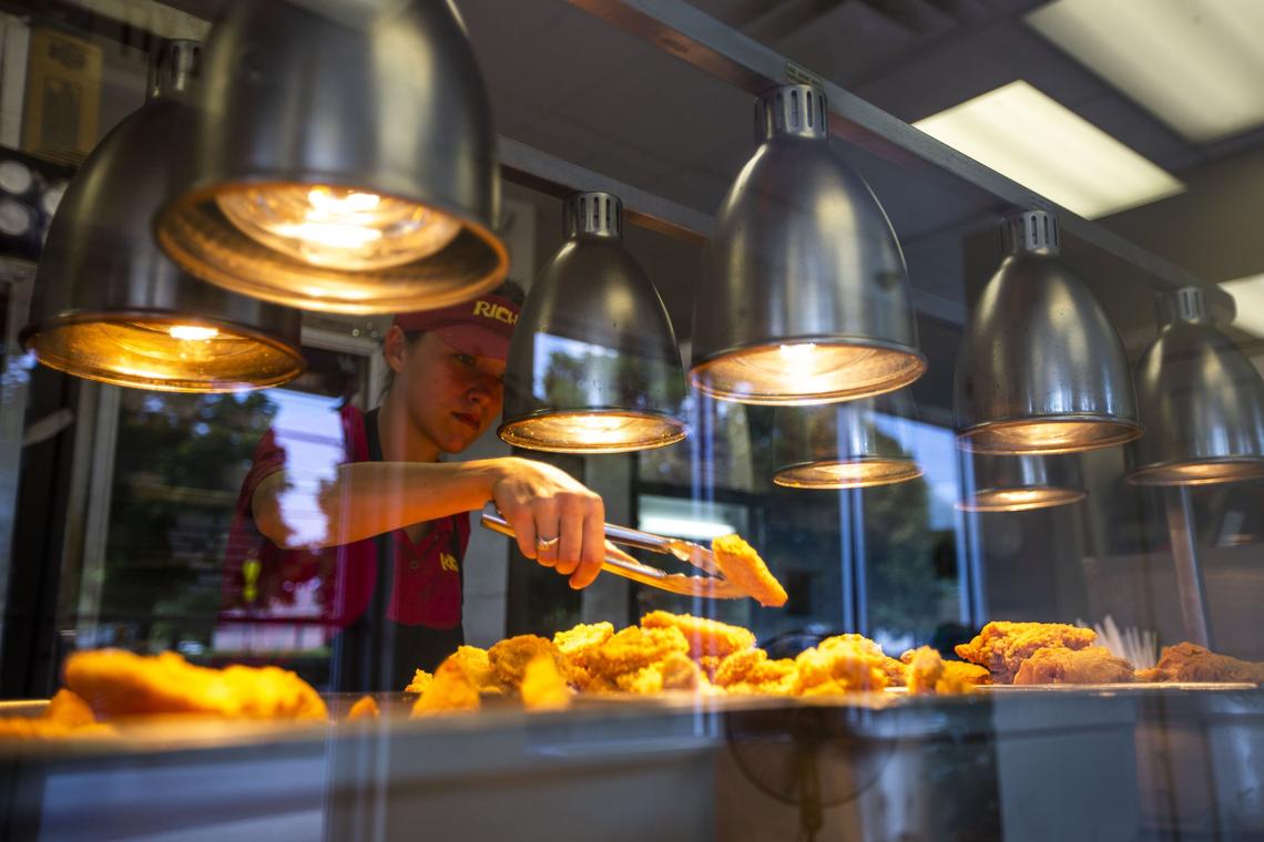 Pamela Holland of Lexington puts out a fresh batch of chicken at Grimes’s Fast Food (formerly Richie’s) off Georgetown Road.
