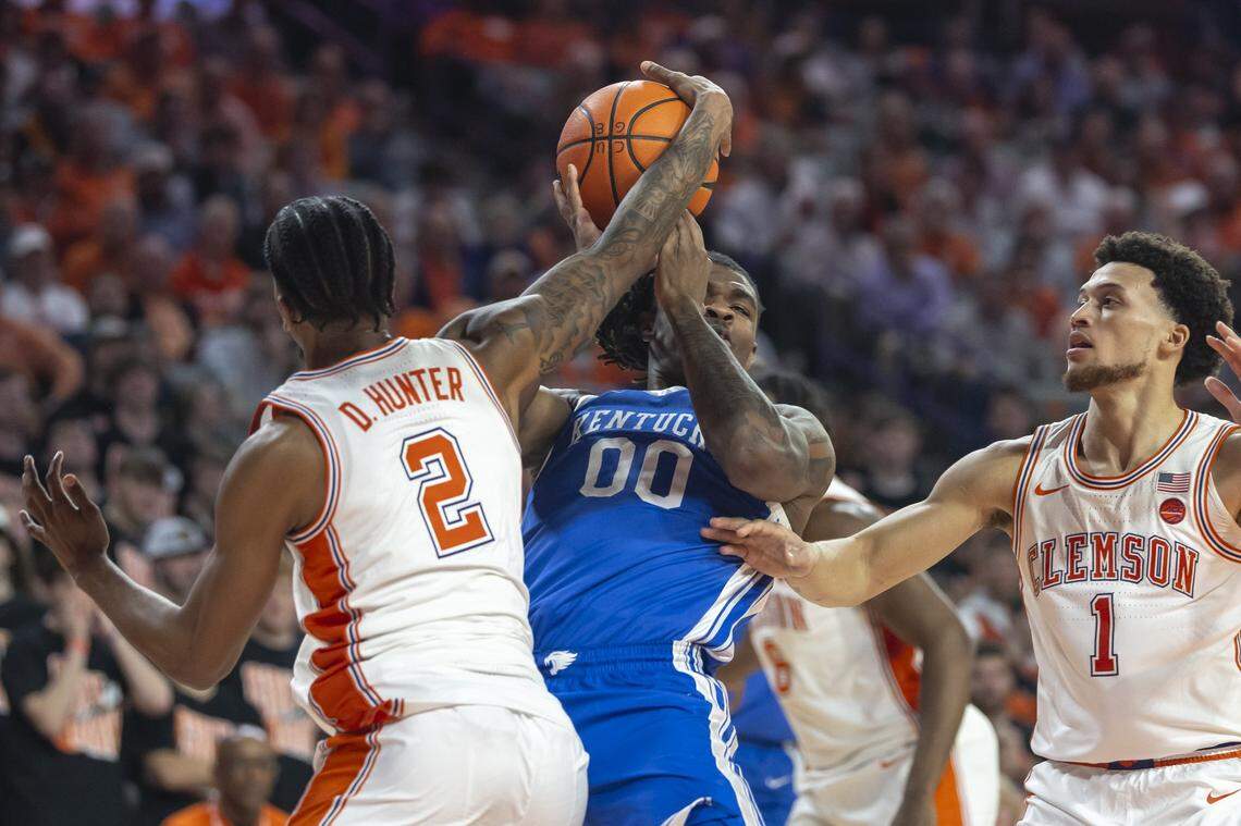 Kentucky guard Otega Oweh (00) has a shot blocked by Clemson guard Dillon Hunter (2) during Tuesday’s game.