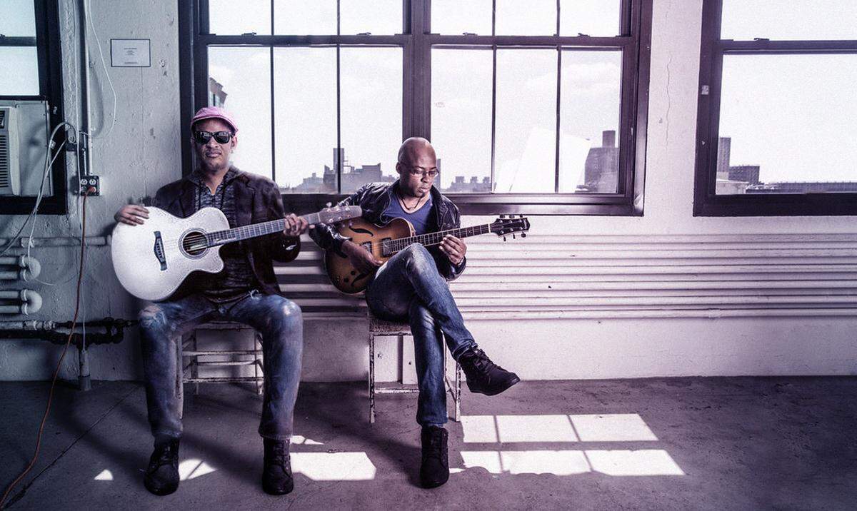 Raul Midon and Lionel Loueke will be at the Singletary Center for the Arts in February.