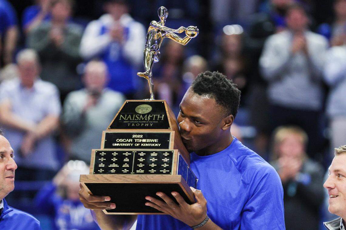 Kentucky Wildcats forward Oscar Tshiebwe (34) is presented with the Naismith Mens College Player of the Year award before the home opener against the Howard Bison during the game at Rupp Arena in Lexington, Ky., Monday, November 7, 2022.
