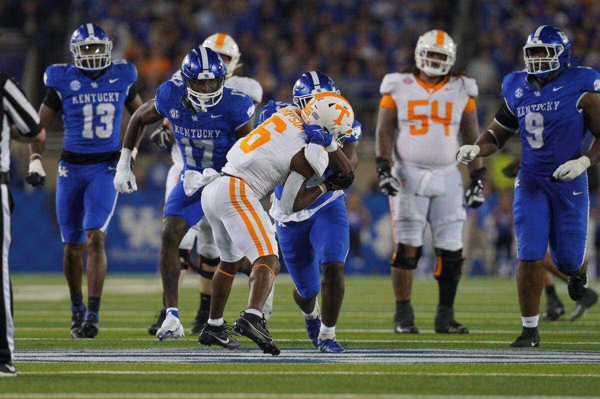 Tennessee running back Dylan Sampson (6) ran for 76 yards and a touchdown against Kentucky last season in the Volunteers’ 33-27 win in Lexington.