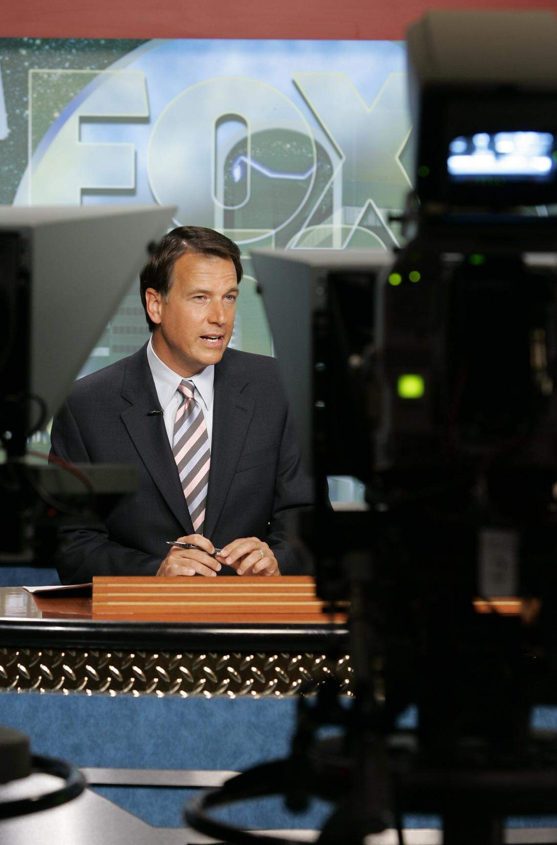 WDKY-TV FOX 56 news anchor Marvin Bartlett, pictured during a June 30, 2005, taping session for the ten o'clock news at the WKYT studio in Lexington, Ky.  Bartlett has anchored the FOX newscast since January 1995.  