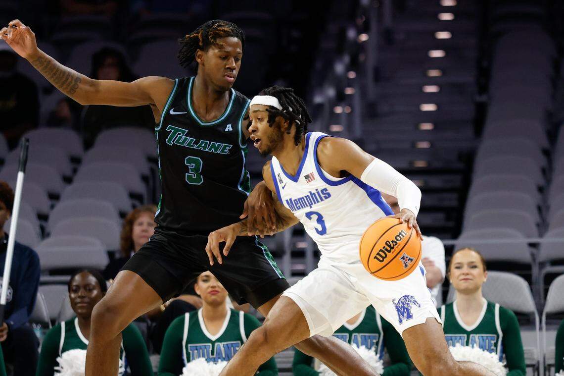 Tulane freshman guard Kam Williams defends Memphis guard Colby Rogers during a game in the 2024-25 season. Williams has committed to Kentucky basketball as a transfer portal addition for next season.