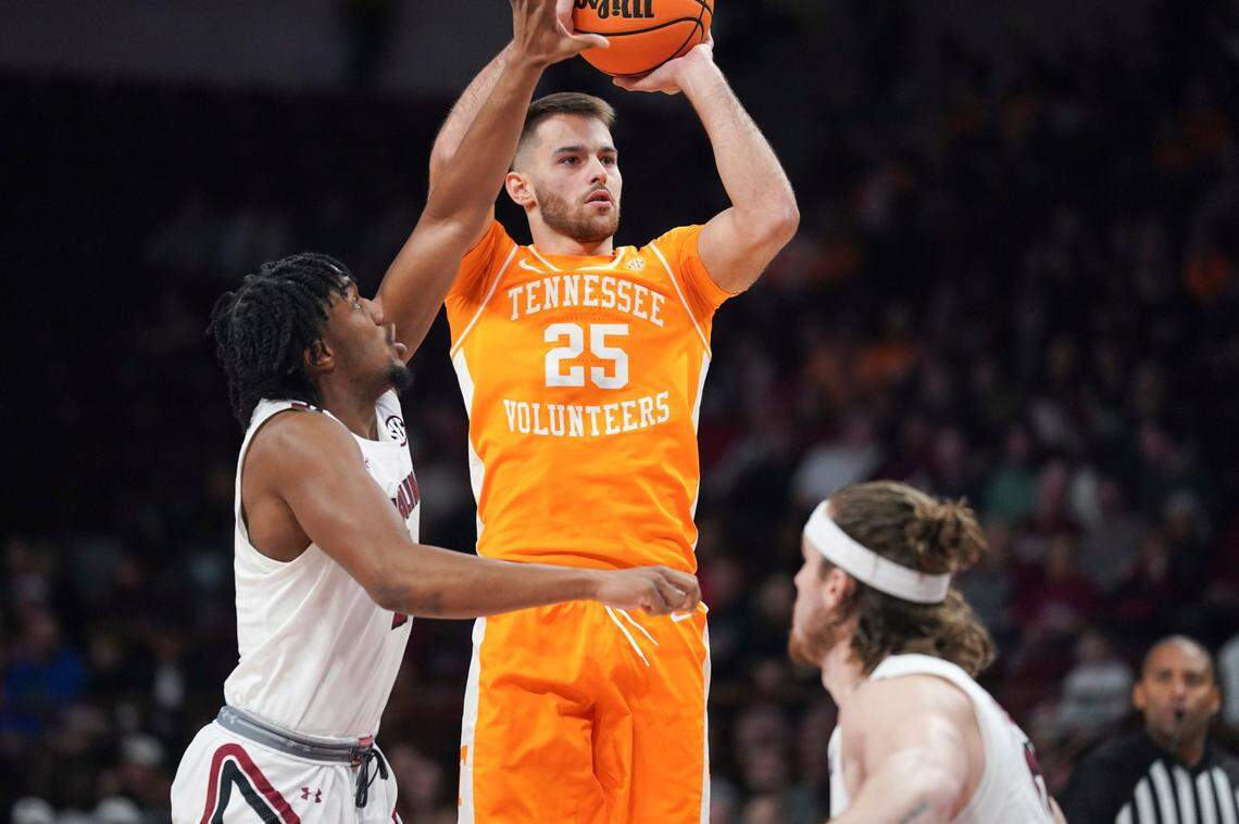 Tennessee guard Santiago Vescovi (25) leads the Volunteers in scoring at 12.8 points a game.