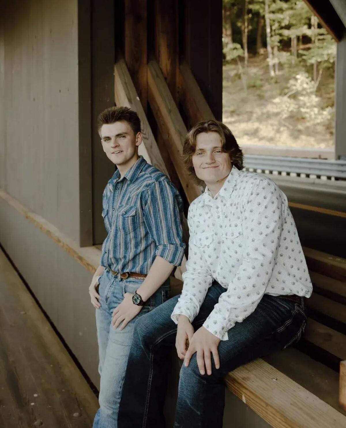 Young Kentucky artists Gus and Phin Johnson are brothers.