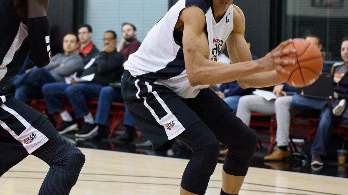 Skal Labissiere has impressed scouts and recruiting analysts recently on the all-star circuit, was named the nation's No. 1 recruit Wednesday by Rivals.com.