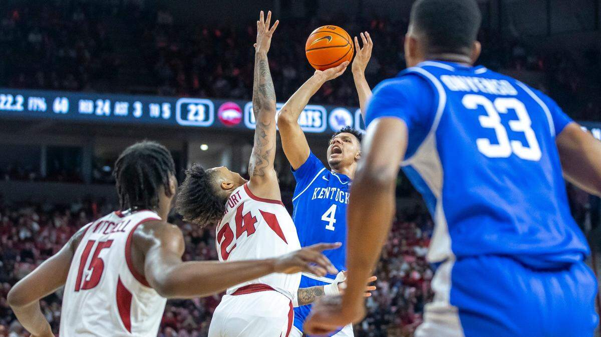 Kentucky’s offense looks bad again, but it was good enough to beat struggling Arkansas