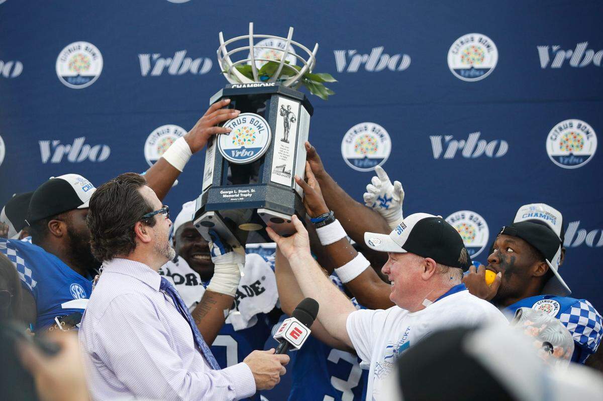 Kentucky head coach Mark Stoops celebrates with his team after its 20-17 defeat of Iowa in the VRBO Citrus Bowl in Orlando, Fla., on Saturday. This is the fourth time in program history that UK has won at least 10 games, along with 1950 (11-1), 1977 (10-1) and 2018 (10-3).