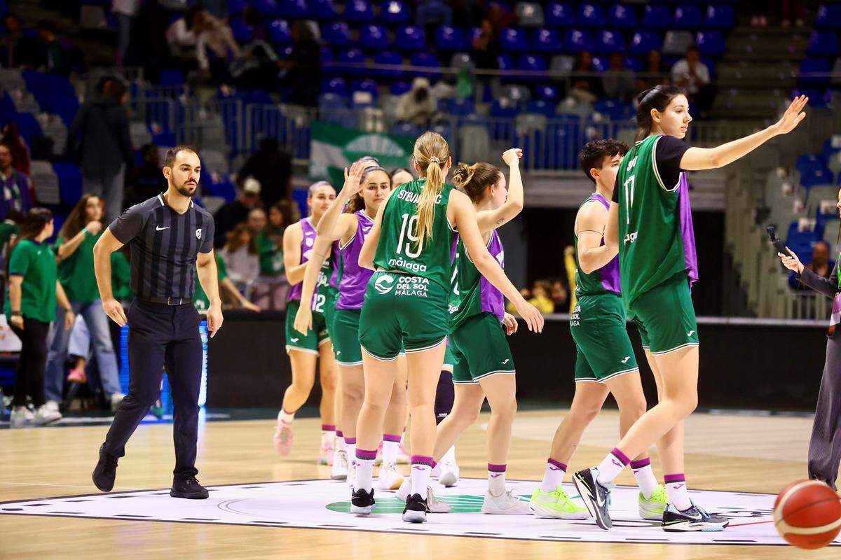 Unicaja head coach Jesús Lázaro said Clara Silva is a top-10 player in the world in her age group.