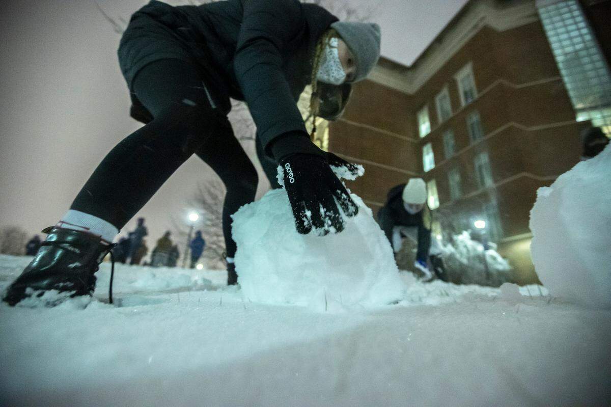 Snow falls in Lexington, Ky., on Wednesday, Jan. 27, 2021. 