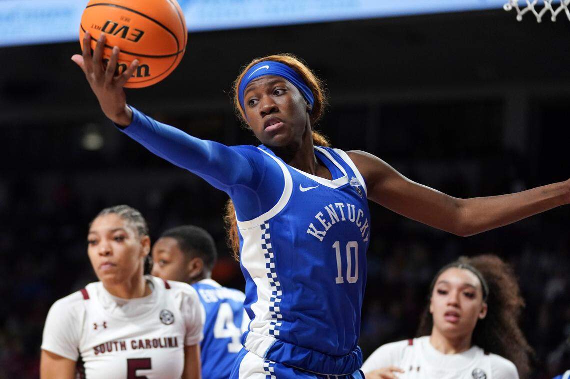 Rhyne Howard (10) leaves Kentucky as the program’s second-leading all-time scorer behind only Valerie Still.