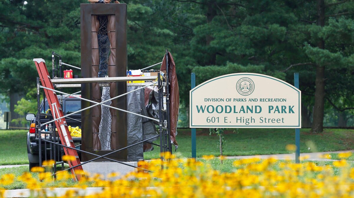 Mike Frasca, in collaboration with his wife Zoe Strecker, installed a new piece of artwork in the form of an artistic sign at the entrance to Woodland Park. The piece, which is made of steel and pottery, stands near the intersection of East High Street and Kentucky Avenue. Normally Frasca prefers to complete his pieces in the studio but the large size required him to put the final touches to the sign on location. The piece is meant to reflect the city and the park with the lettering that spells Woodland Park representing tree branches and muscle forms. Frasca said he hopes to finish the piece Tuesday afternoon and will cover it up for a couple of days until the caulk he applied today has a chance to dry completely.