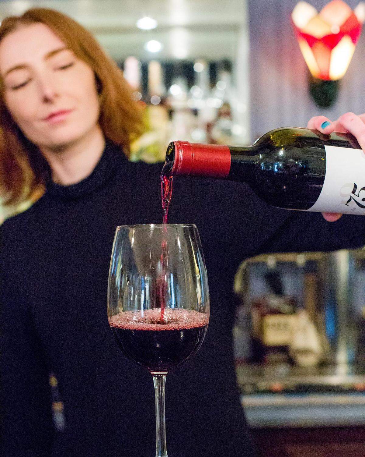 Coles 735 Main features an inventory of 1,110 wines and 225 selections.