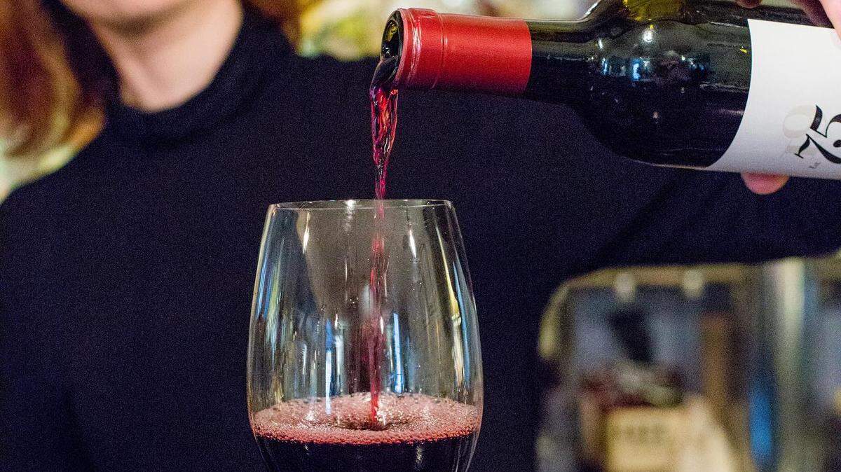 Coles 735 Main features an inventory of 1,110 wines and 225 selections.