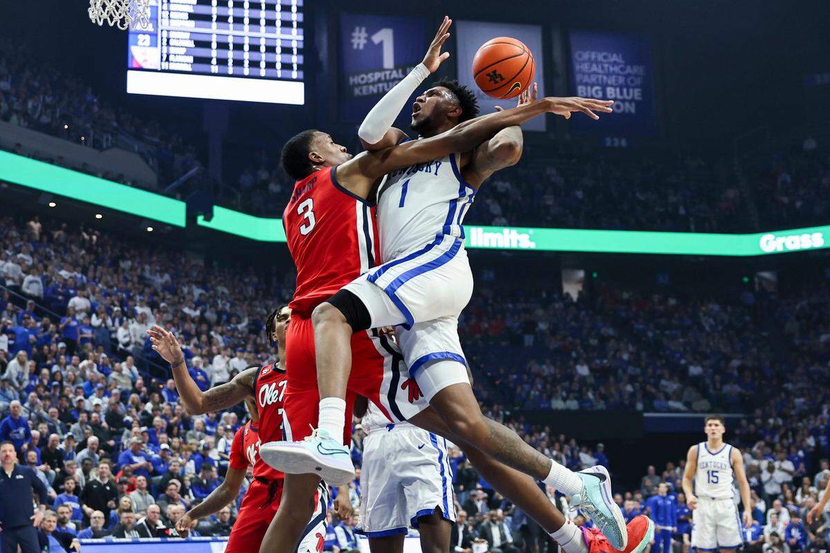 Kentucky guard Justin Edwards (1) drives to the basket against Mississippi forward Jamarion Sharp (3) during Tuesday’s game at Rupp Arena.