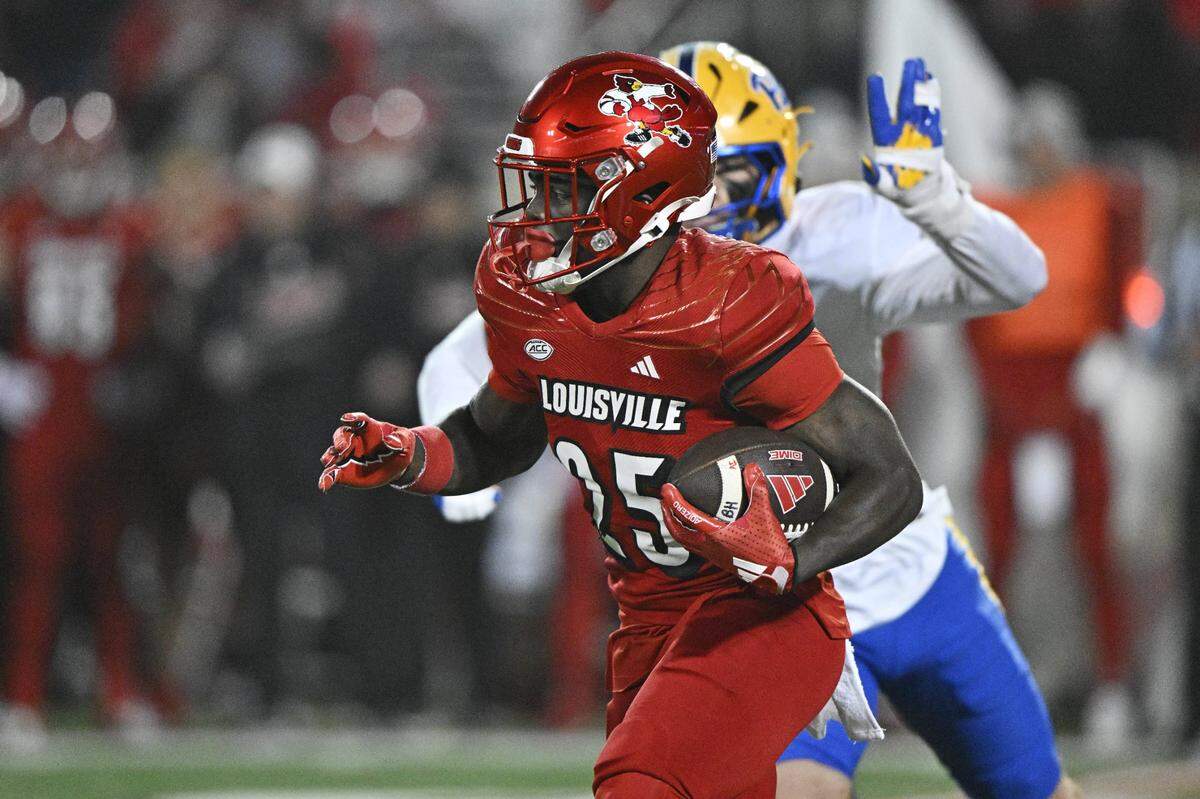 Louisville freshman running back Isaac Brown ran for 93 yards and two touchdowns in U of L’s 37-9 rout of Pittsburgh last week.