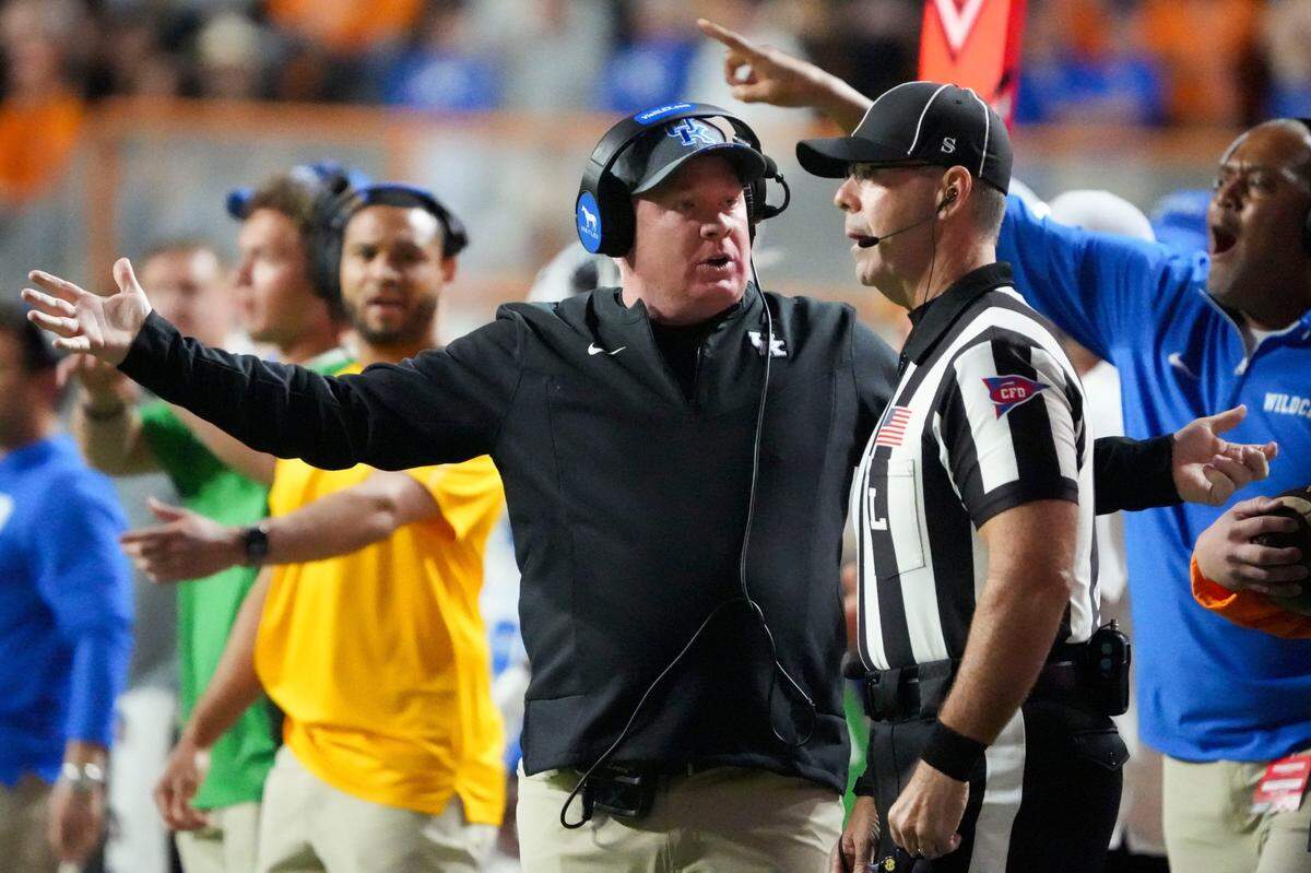 Kentucky football coach Mark Stoops talks with an official during an NCAA college football game between Tennessee and Kentucky on Saturday, Nov. 2, 2024, in Knoxville, Tenn.