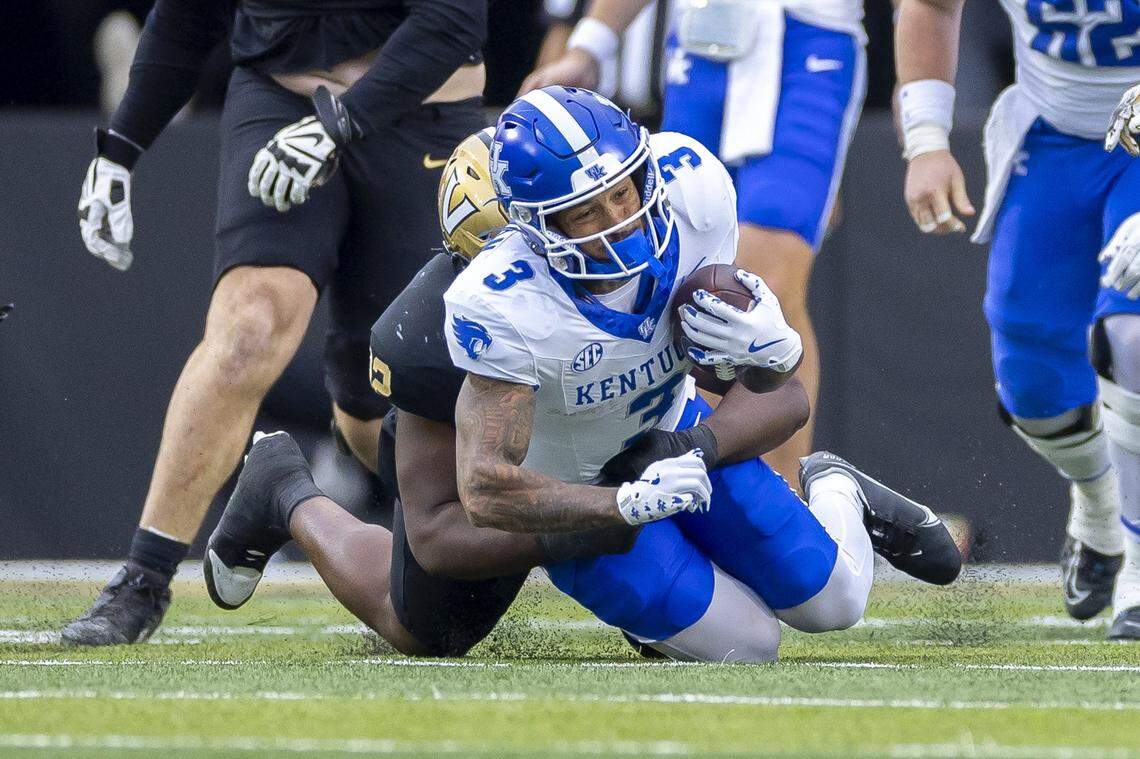 Kentucky running back Seth McGowan (3) is wrapped up by Vanderbilt Commodores defensive lineman Jaylon Stone (92) during Saturday’s game at FirstBank Stadium in Nashville.