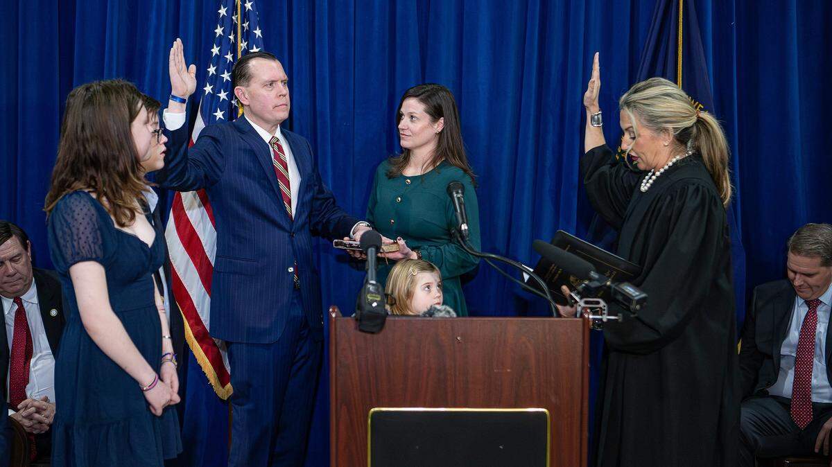 ‘The public service begins’: KY’s new constitutional officers sworn in as General Assembly begins