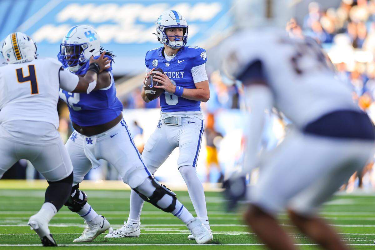 Kentucky quarterback Cutter Boley looks to pass the ball during the Wildcats’ win against Murray State on Saturday.