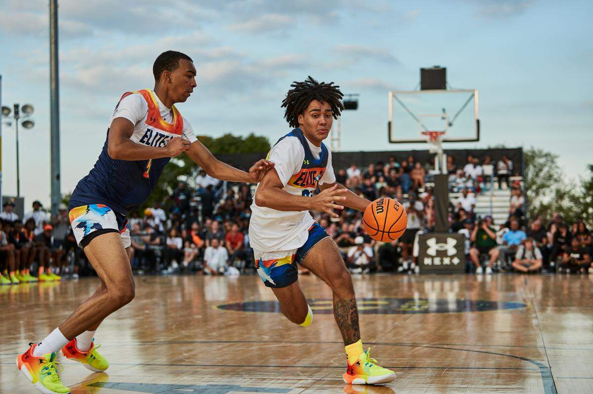 Elliot Cadeau, the top-ranked point guard in the class of 2024, does not have a Kentucky scholarship offer but has been in contact with the Cats.