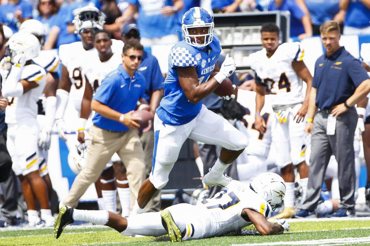 Kentucky senior wide receiver Ahmad Wagner (14), a former Iowa Hawkeyes basketball player, caught the first three passes of his UK career last week vs. Toledo.