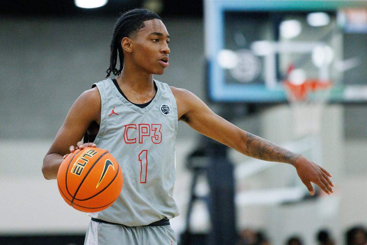 Robert Dillingham is one of the top guards in the recruiting class of 2023 and a UK commit.