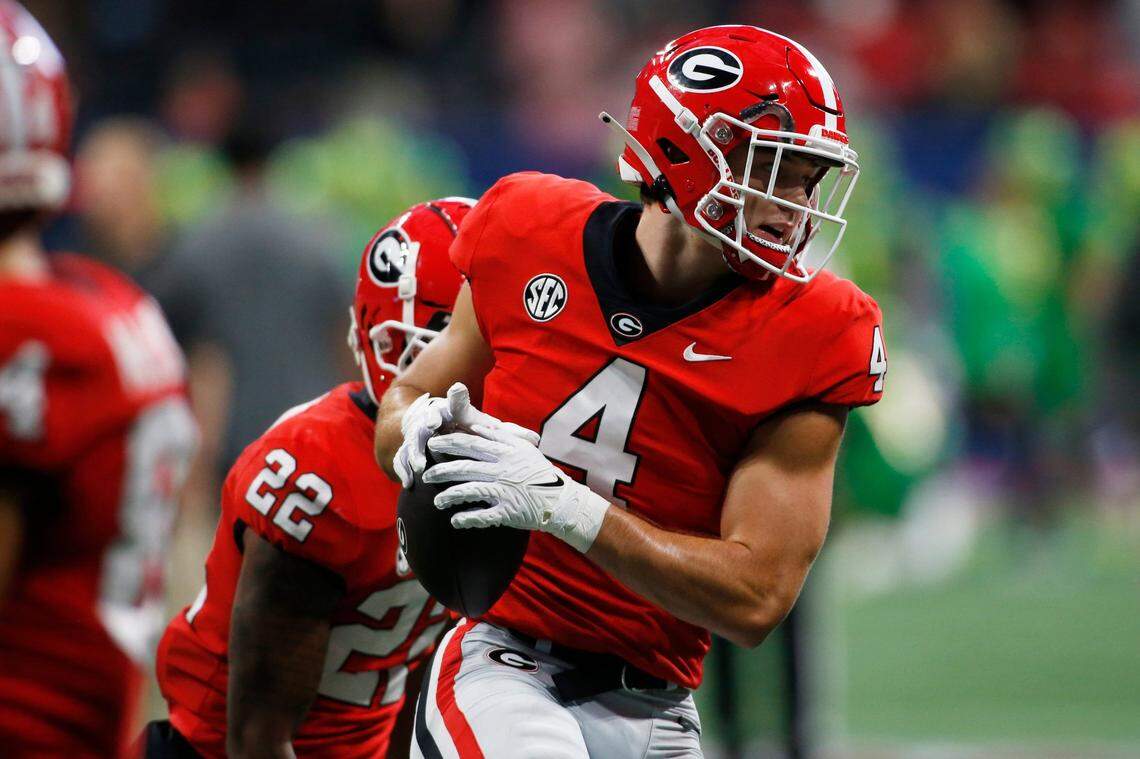 Georgia tight end Oscar Delp (4) caught two passes for 12 yards and a touchdown last season vs. Kentucky.
