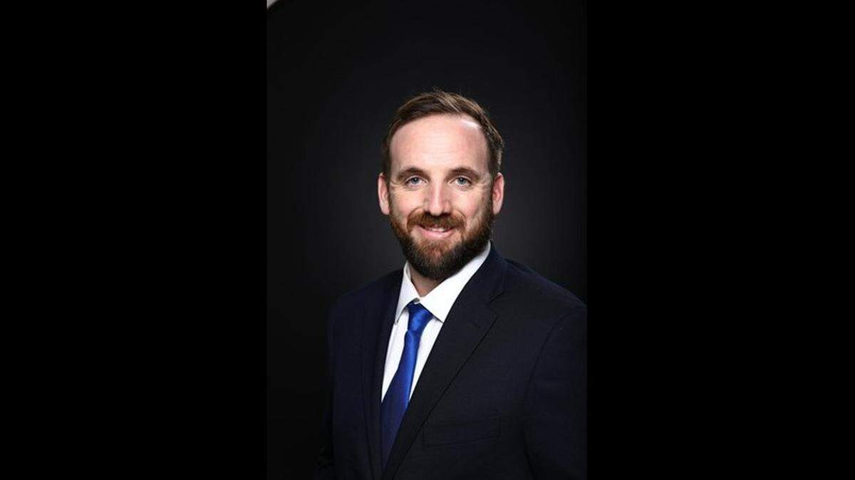Kentucky assistant coach Scott Woodward is set to make $300,000 in his first full season as the Wildcats’ receivers coach.