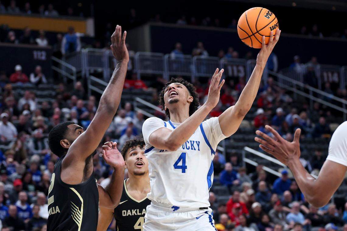 Kentucky forward Tre Mitchell (4) shoots the ball against Oakland during the NCAA Tournament at PPG Paints Arena in Pittsburgh.