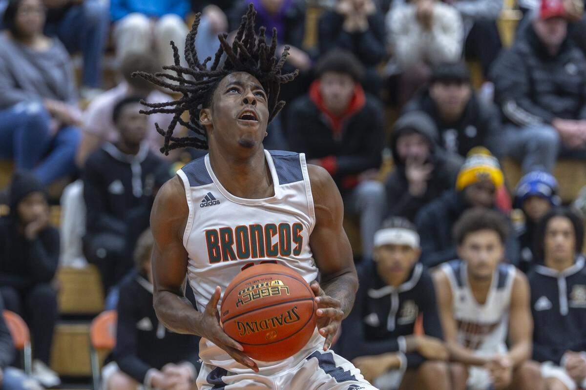 Aveion Chenault, an all-city performer for Frederick Douglass last season, took the floor for the first time in 2024-25 during the Broncos’ win over Bryan Station on Wednesday night. Chenault, also an all-city football player at Douglass, originally planned to leave high school early to enroll at Western Michigan University to get a start on his college football career but ultimately decided to stick around for one more semester of high school before doing that.