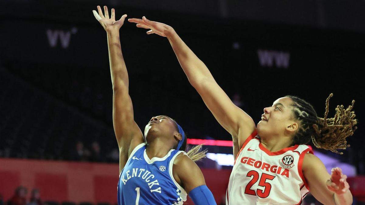 Kentucky’s Robyn Benton put up a shot against Georgia’s Kari Niblack on Thursday night in Athens, Ga. Benton led Kentucky with 19 points.
