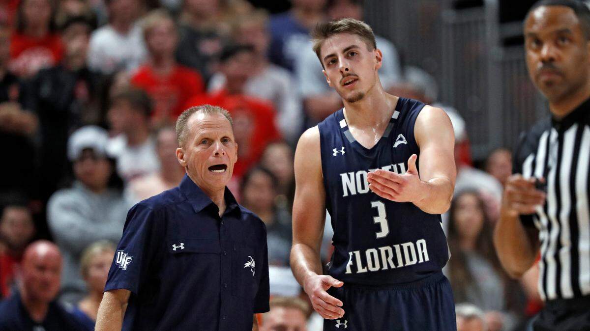 North Florida Coach Matthew Driscoll talks to Carter Hendricksen (3) during a game at Texas Tech this season. Hendricksen, a graduate of Lexington Christian Academy, is the leading scorer for the Ospreys at 13.8 points per game.