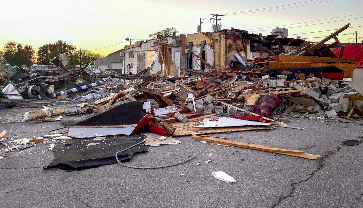 Rubble and parts of Lexington’s Parkette Drive-In during the demolition process, Sept. 29, 2022. The longtime Lexington restaurant closed after 70 years on New Circle Road.