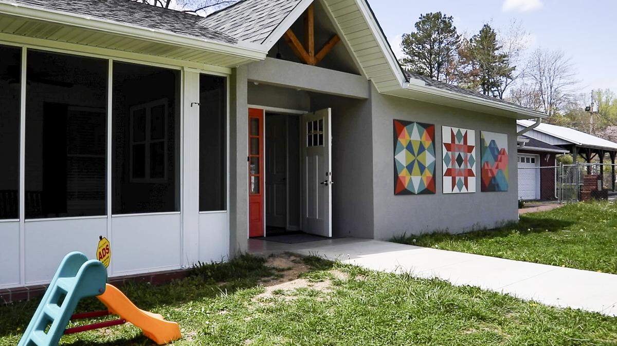 Eastern Ky. recovery center keeps mothers with their kids during addiction treatment