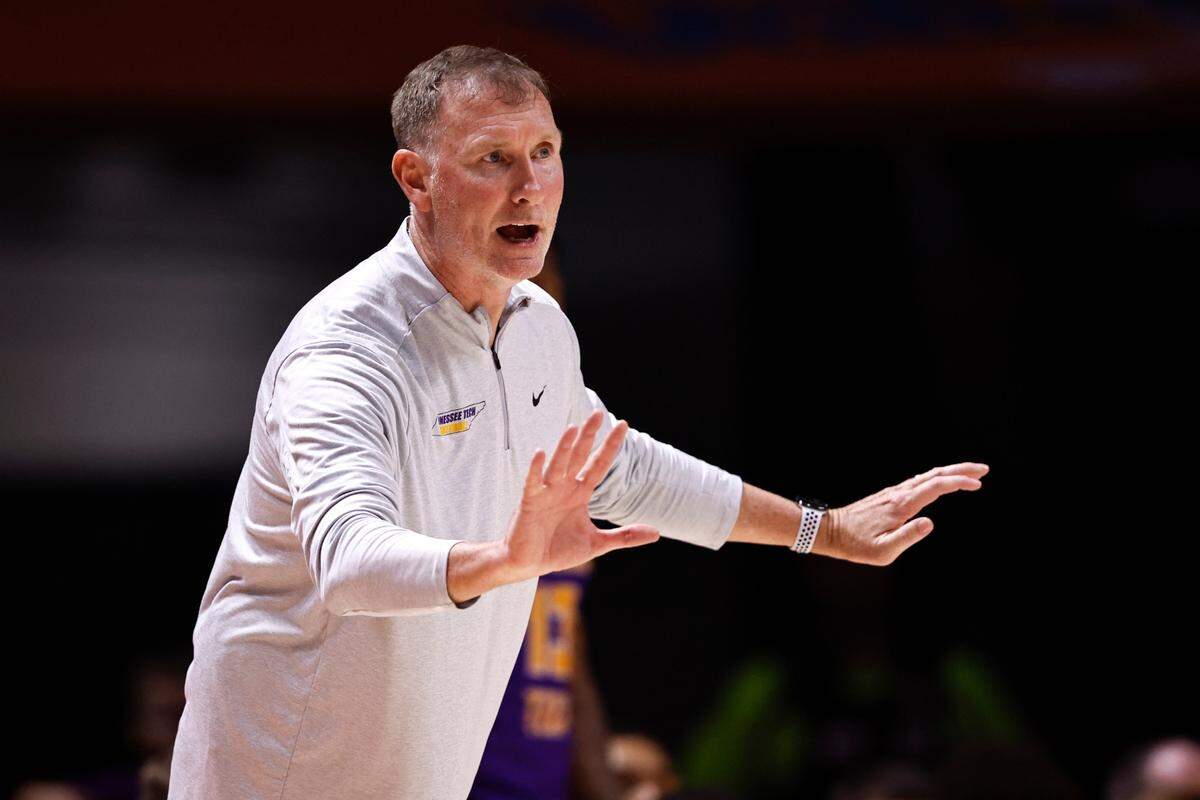 John Pelphrey, the former Kentucky forward, is trying to lead Tennessee Tech its first NCAA Tournament appearance since 1963.