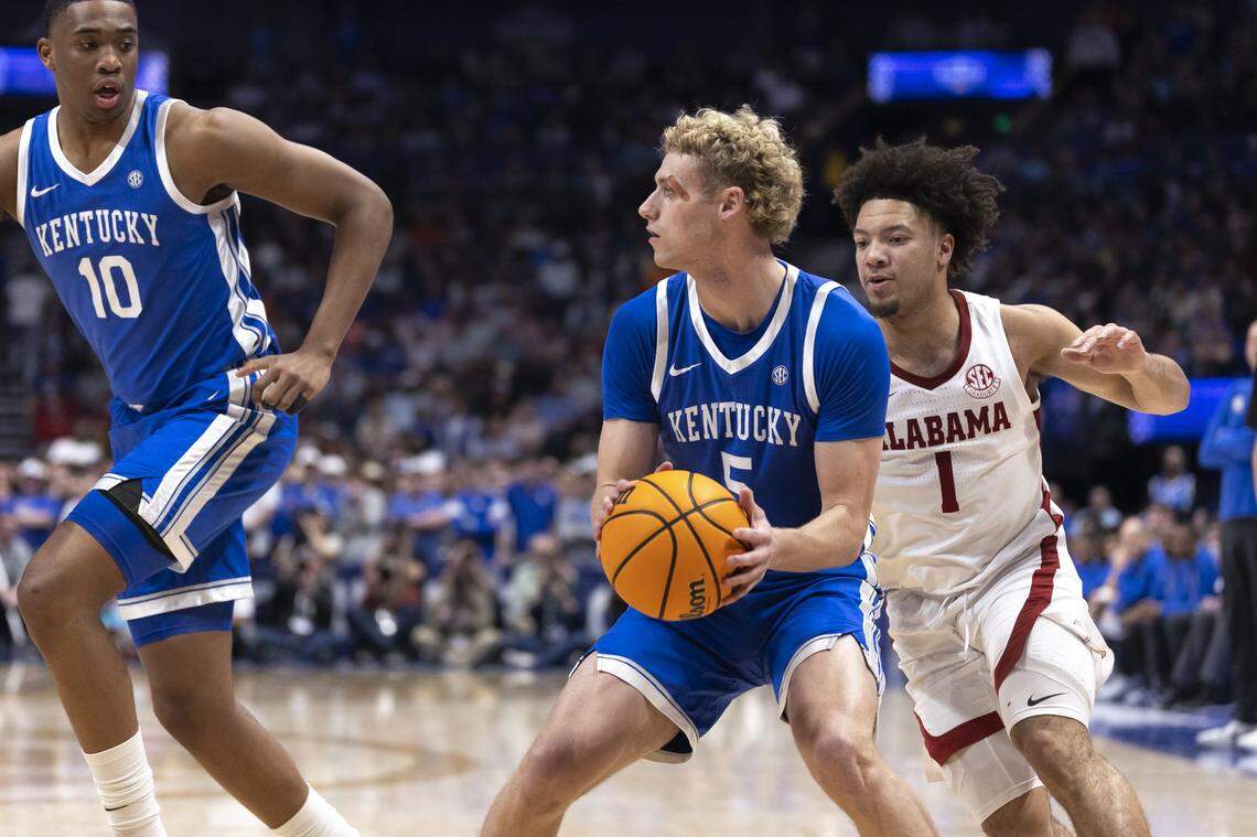 Kentucky’s Collin Chandler (5) looks to pass in front of Alabama’s Mark Sears (1) during Friday’s game at Bridgestone Arena in Nashville, Tennessee.
