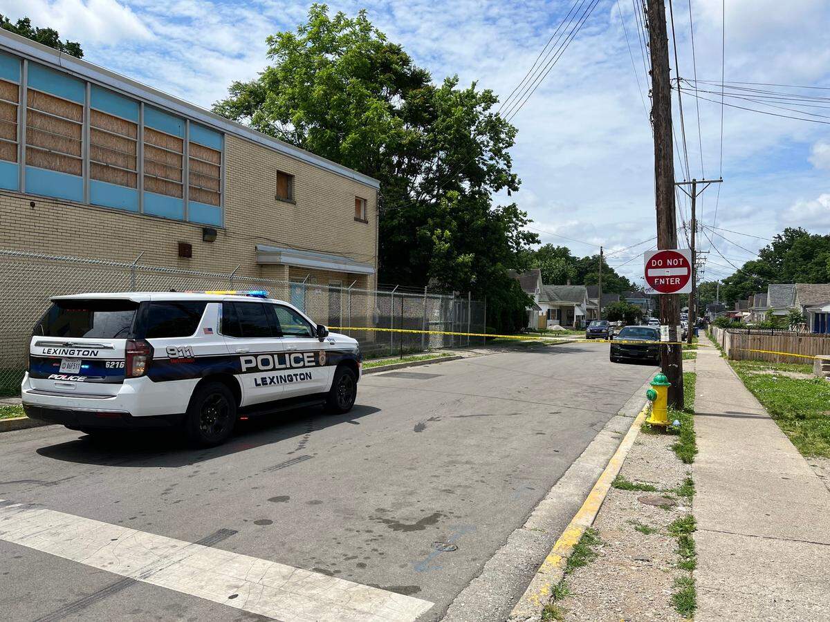 Multiple law enforcement agencies, including the DEA, ATF and FBI, helped Lexington police investigate a scene on Chestnut Street for over an hour Thursday.