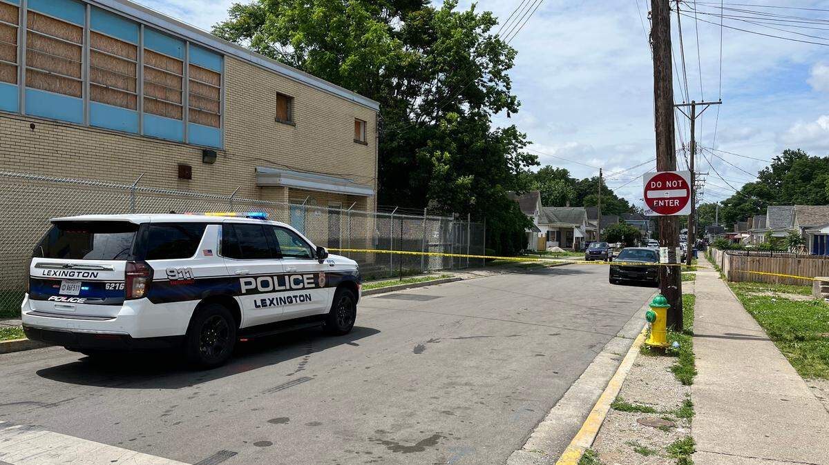 Multiple law enforcement agencies, including the DEA, ATF and FBI, helped Lexington police investigate a scene on Chestnut Street for over an hour Thursday.