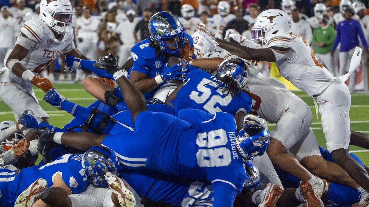 How Mark Stoops, Bush Hamdan explained controversial decisions in Texas loss