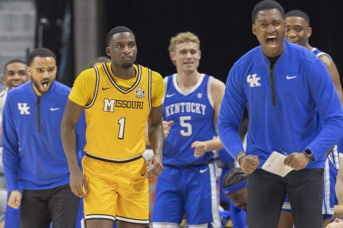 Former Henry Clay standout Marques Warrick (1) contributed 17 points and two steals in 14 minutes in Missouri’s loss to Kentucky on Saturday.