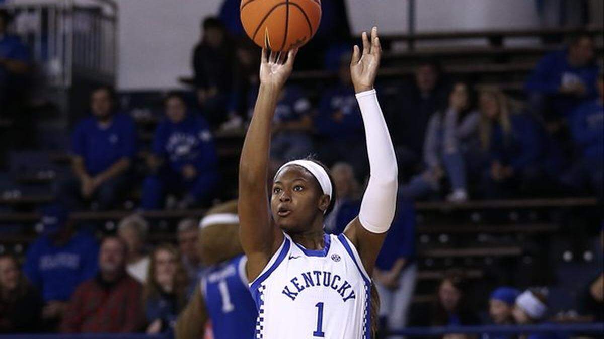 Robyn Benton came out hot for Kentucky on Sunday, helping set the tone with nine points in the first half. UK’s leading scorer this season, Benton finished with xx in the Wildcats’ win over UNC Greensboro in Memorial Coliseum.