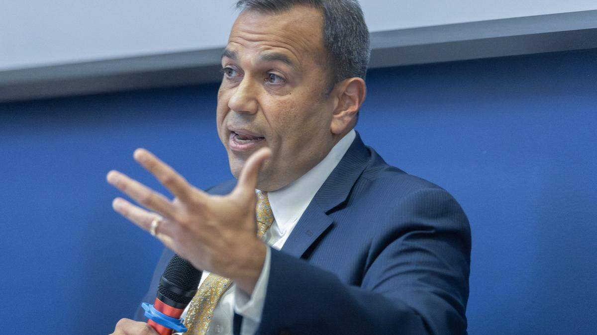 Former Kentucky state Sen. Ralph Alvarado, a candidate for Kentucky's 6th Congressional District, speaks during a candidate forum hosted by the College Republicans at the University of Kentucky and Transylvania in Lexington, Ky., on Wednesday, Oct. 1, 2025.