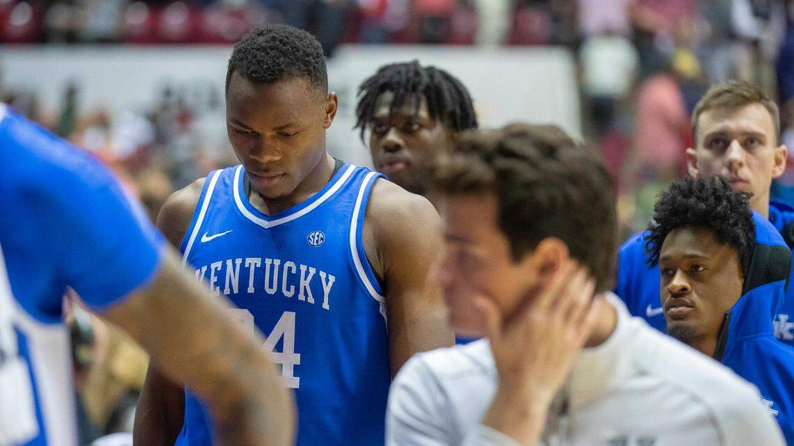 Oscar Tshiebwe and his Kentucky teammates walked off the court after the Wildcats’ loss at Alabama on Jan. 7.