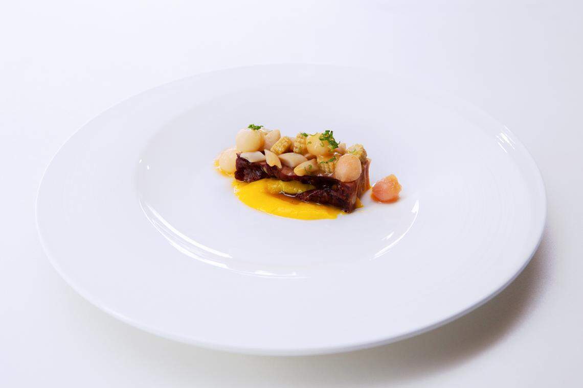 Sara’s second course: Bacon and fresh corn with pickled peaches, didn’t go over so great. The bacon wasn’t what Sara was expecting and the judges weren’t sure about the saffron she used to suggest the Portuguese influence of Macau. “This didn’t seem like you,” Tom said.
