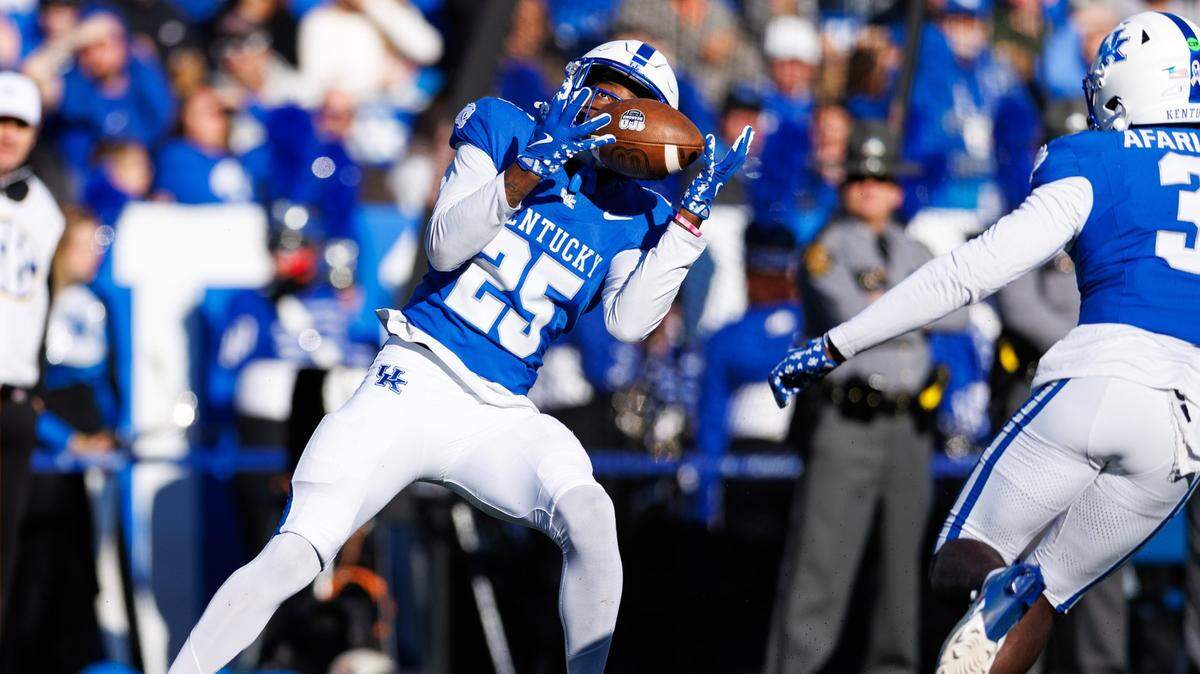 Kentucky safety Jordan Lovett was arrested for allegedly racing another car on the Bluegrass Parkway on Dec. 30