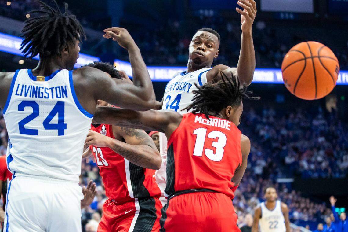 Kentucky’s Chris Livingston (24) and Oscar Tshiebwe (34) try to track down the ball against Georgia on Tuesday, Jan. 17, 2023, at Rupp Arena in Lexington, Ky.