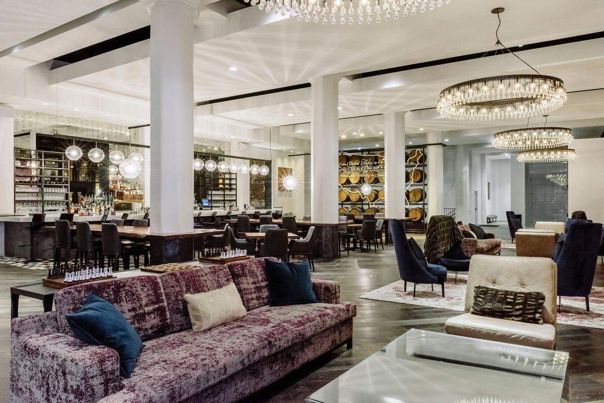 The lobby of the Hotel Covington.
