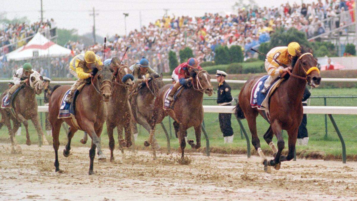 Jockey Chris McCarron rides Go For Gin, right, to victory in the Kentucky Derby, May 7, 1994, in Louisville, Kent. Strodes Creek, left, finished second. (AP Photo/John Goff)