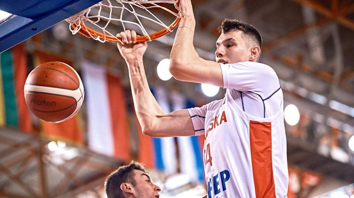 Zvonimir Ivisic is a 7-foot-2, 220 pound center who is from Croatia and spent the last two seasons playing for a team based in Montenegro. Ivisic committed to Kentucky for the 2023-24 season in August.